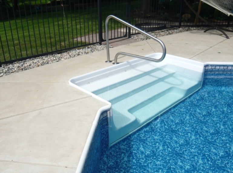 Louisville Kentucky Fiberglass Swimming Pool Step Resurfacing